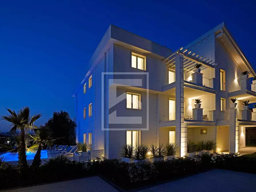 Immagine 9 di Albergo/B&B/Residence in vendita  in via Vo' a Desenzano Del Garda