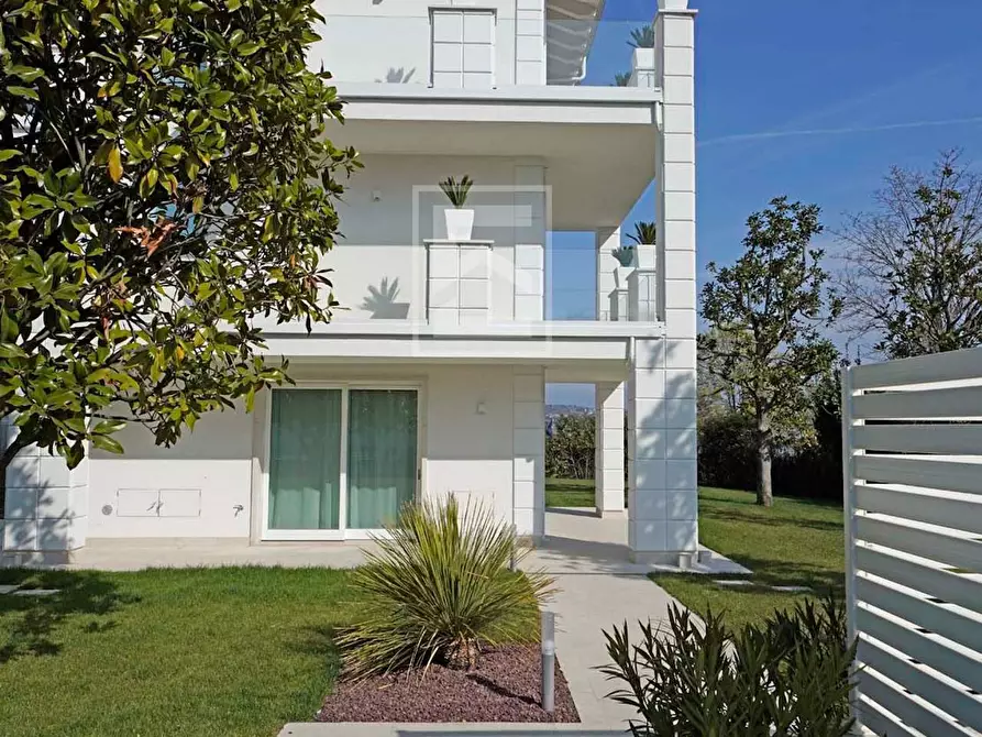 Immagine 13 di Albergo/B&B/Residence in vendita  in via Vo' a Desenzano Del Garda