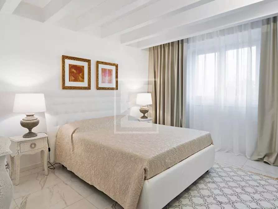 Immagine 23 di Albergo/B&B/Residence in vendita  in via Vo' a Desenzano Del Garda