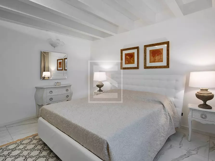 Immagine 24 di Albergo/B&B/Residence in vendita  in via Vo' a Desenzano Del Garda