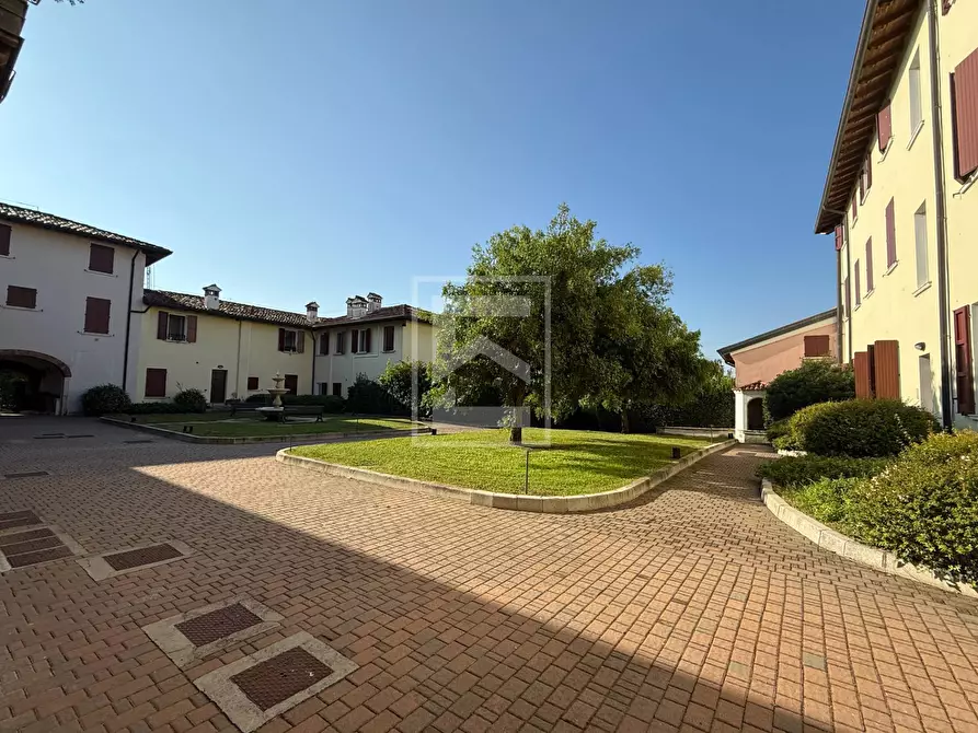 Immagine 21 di Appartamento in vendita  in via Vaccarolo a Desenzano Del Garda