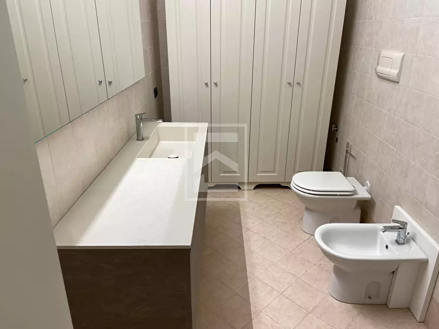 Immagine 15 di Appartamento in vendita  in via Vaccarolo a Desenzano Del Garda