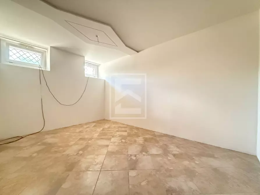 Immagine 13 di Appartamento in vendita  in via Vaccarolo a Desenzano Del Garda