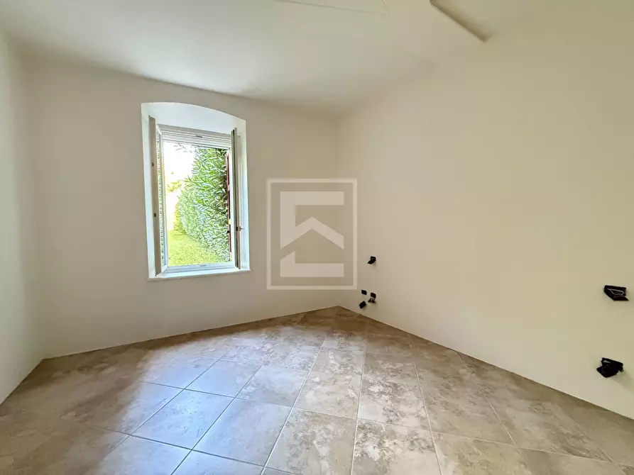 Immagine 17 di Appartamento in vendita  in via Vaccarolo a Desenzano Del Garda