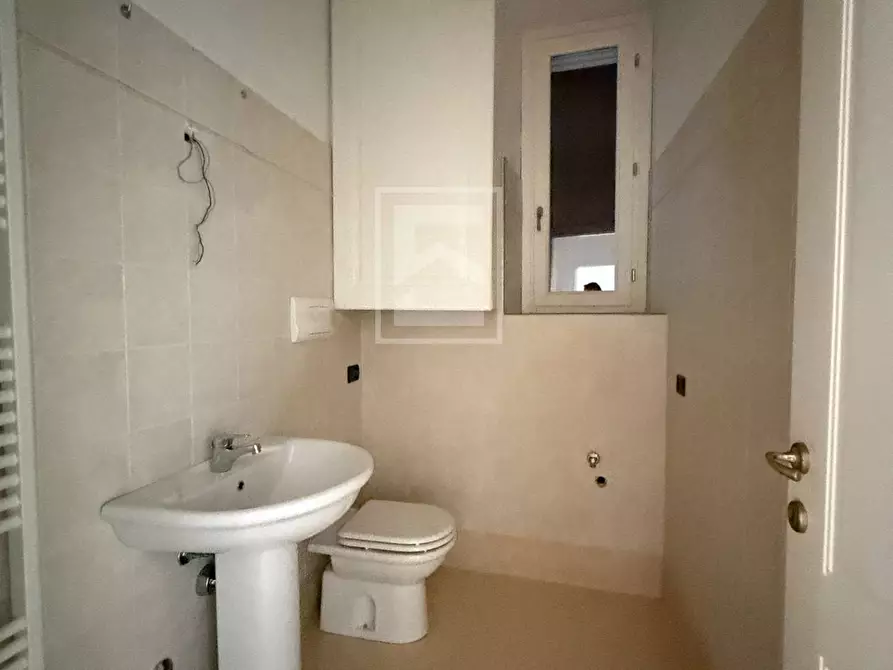 Immagine 10 di Appartamento in vendita  in via Vaccarolo a Desenzano Del Garda