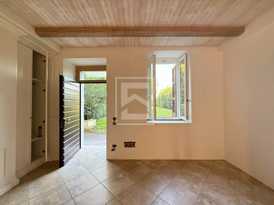 Immagine 7 di Appartamento in vendita  in via Vaccarolo a Desenzano Del Garda