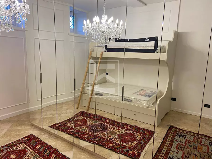 Immagine 16 di Appartamento in vendita  in via Vaccarolo a Desenzano Del Garda