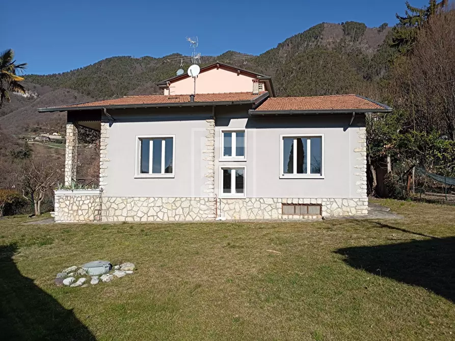 Immagine 4 di Villa in vendita  in Via Badiale a Calvagese Della Riviera