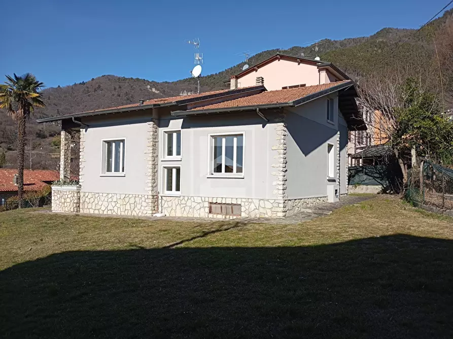 Immagine 2 di Villa in vendita  in Via Badiale a Calvagese Della Riviera