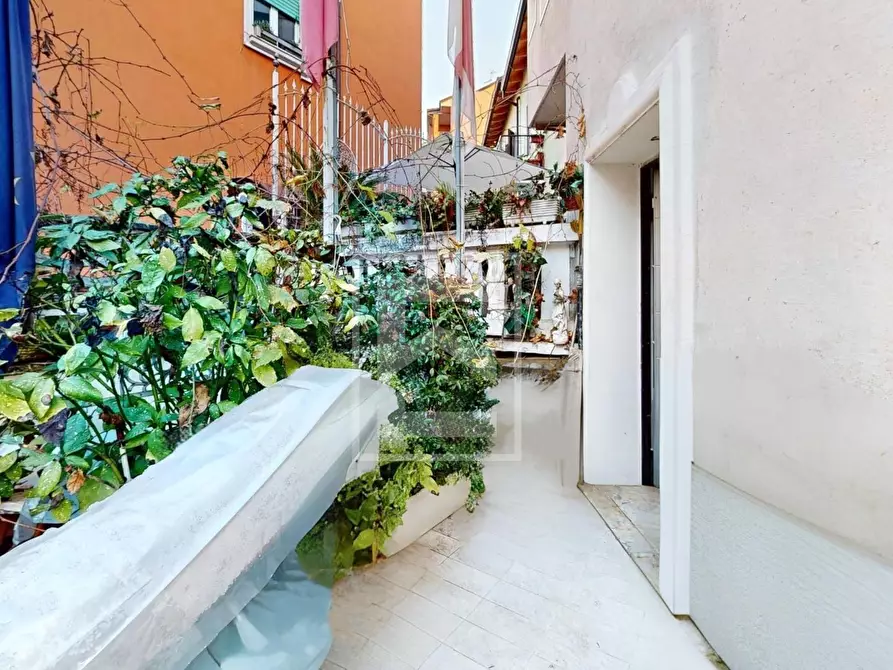 Immagine 9 di Villa in vendita  in Via Giuseppe Giacosa a Milano