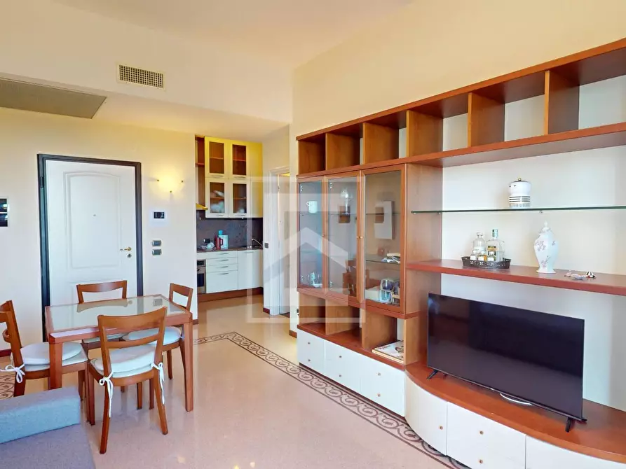 Immagine 6 di Appartamento in vendita  a Gardone Riviera