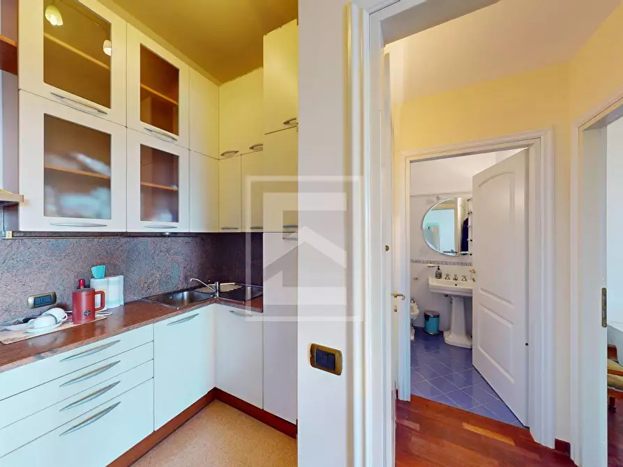 Immagine 8 di Appartamento in vendita  a Gardone Riviera