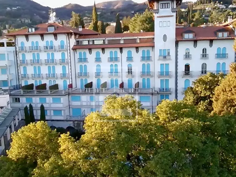 Immagine 21 di Appartamento in vendita  a Gardone Riviera