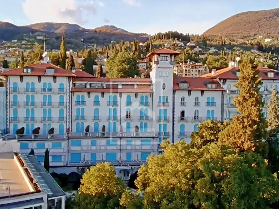 Immagine 22 di Appartamento in vendita  a Gardone Riviera