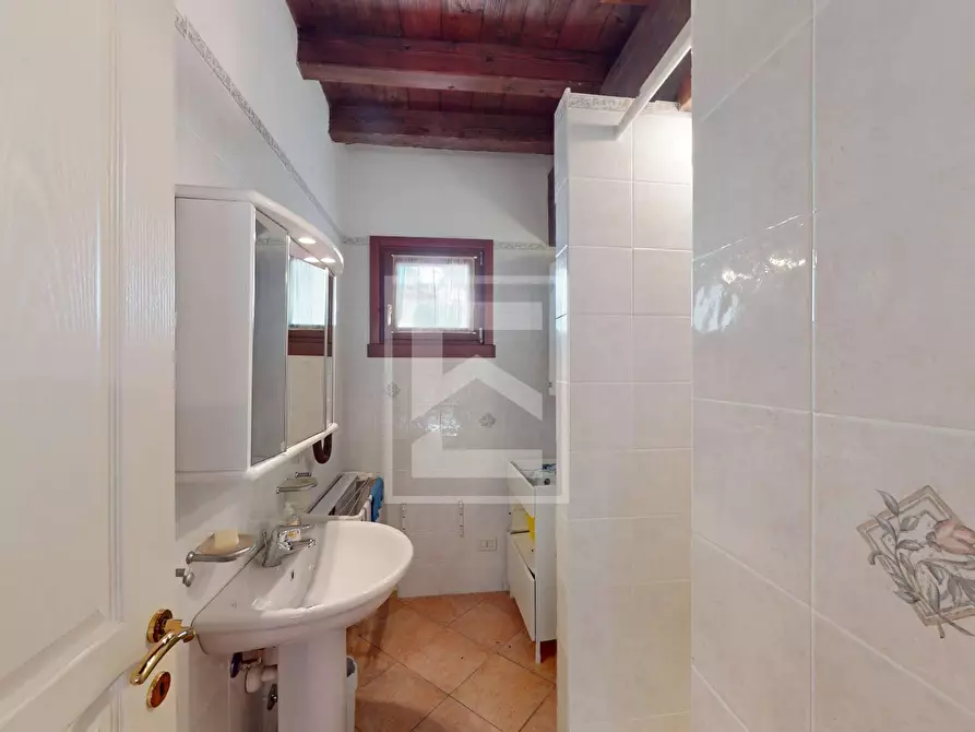 Immagine 23 di Appartamento in vendita  in Località Sermana 1 a Peschiera Del Garda