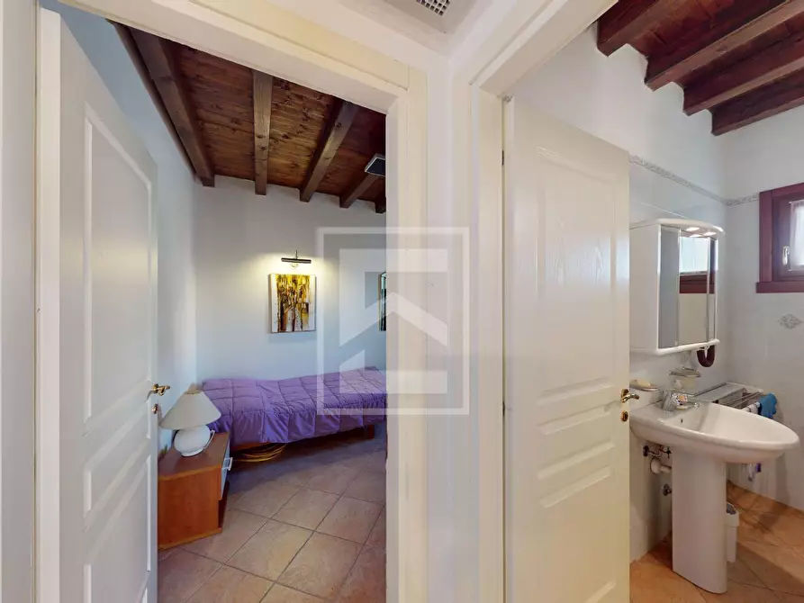 Immagine 19 di Appartamento in vendita  in Località Sermana 1 a Peschiera Del Garda