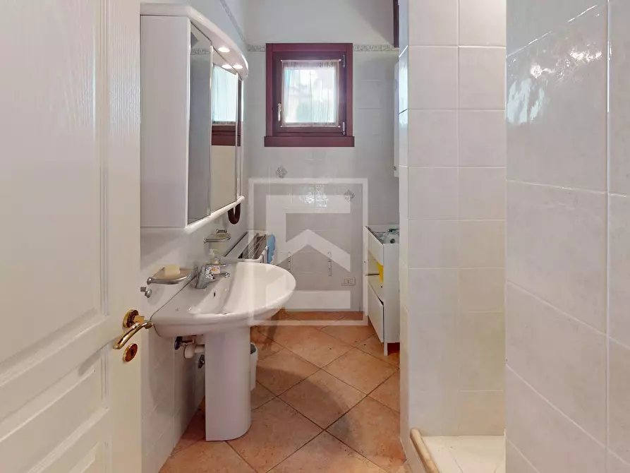 Immagine 24 di Appartamento in vendita  in Località Sermana 1 a Peschiera Del Garda