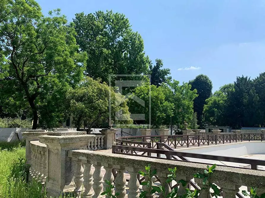 Immagine 25 di Villa in vendita  in Via Giuseppe Giacosa a Milano