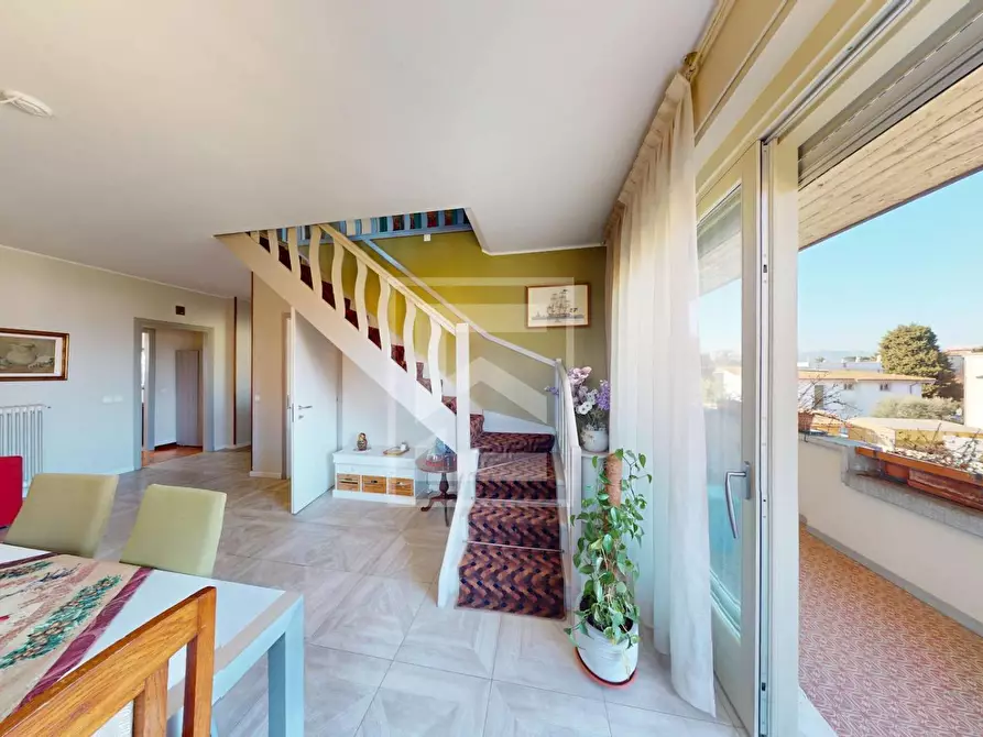 Immagine 3 di Attico in vendita  in Viale Motta a Desenzano Del Garda