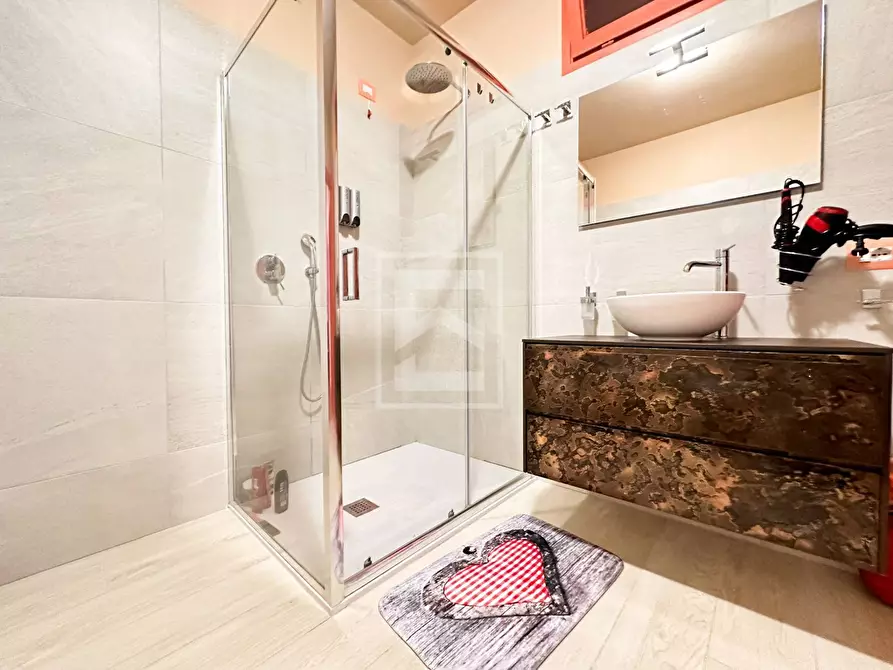 Immagine 21 di Appartamento in vendita  in via vaccarolo a Desenzano Del Garda