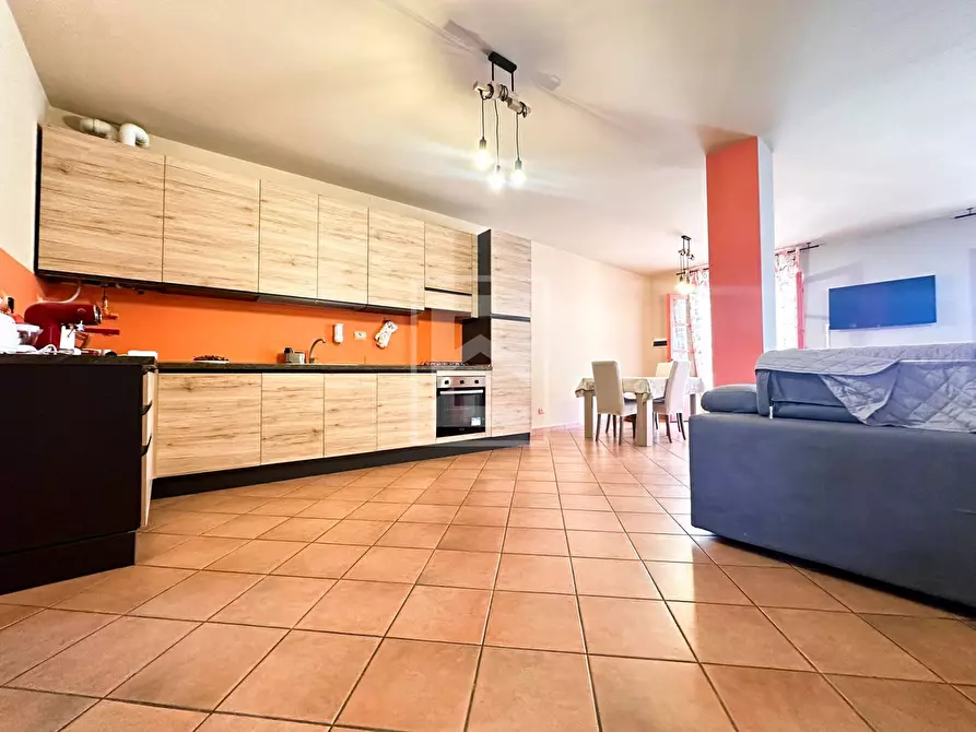 Immagine 3 di Appartamento in vendita  in via vaccarolo a Desenzano Del Garda