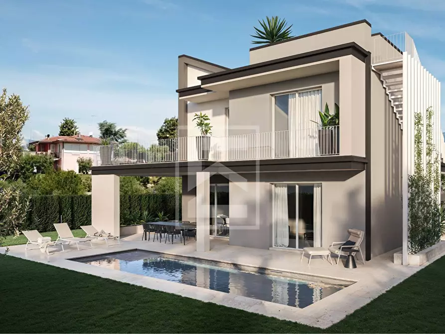 Immagine 1 di Villa in vendita  in piazza san martino a Moniga Del Garda