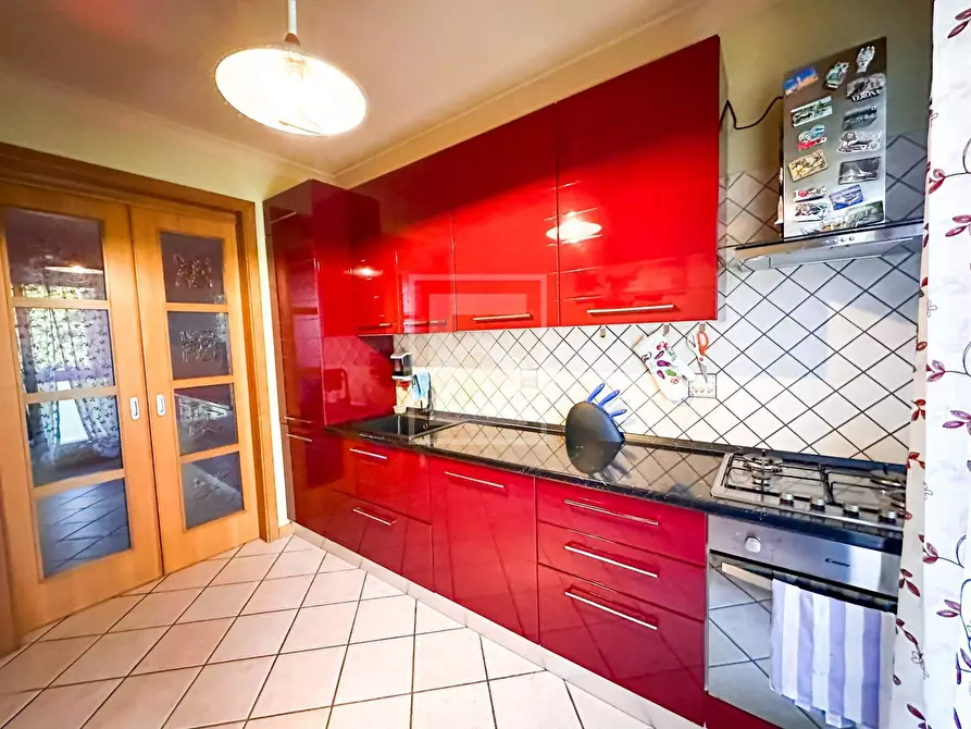 Immagine 5 di Appartamento in vendita  in Via Ugo Foscolo a Desenzano Del Garda