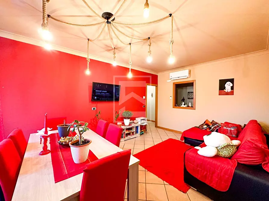 Immagine 2 di Appartamento in vendita  in Via Ugo Foscolo a Desenzano Del Garda