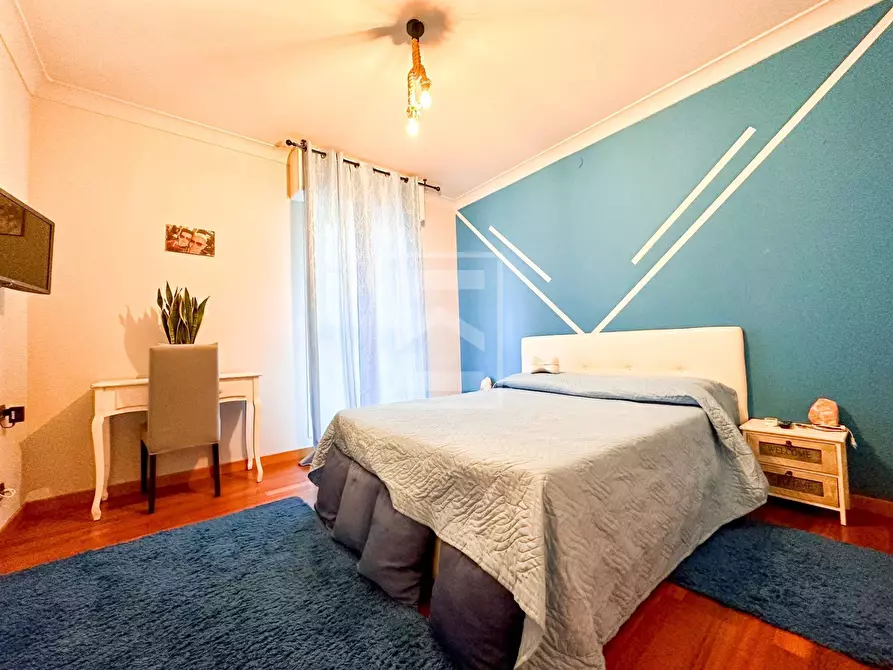 Immagine 6 di Appartamento in vendita  in Via Ugo Foscolo a Desenzano Del Garda