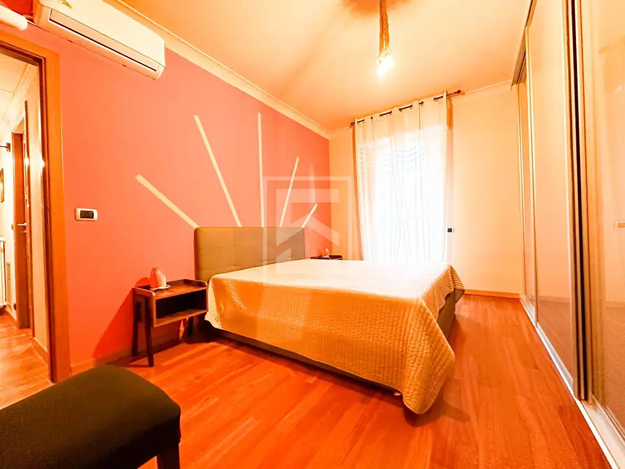 Immagine 9 di Appartamento in vendita  in Via Ugo Foscolo a Desenzano Del Garda