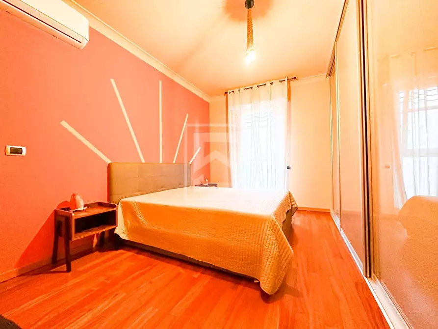 Immagine 10 di Appartamento in vendita  in Via Ugo Foscolo a Desenzano Del Garda