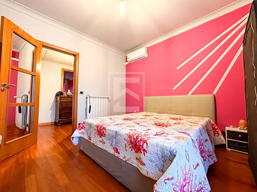 Immagine 11 di Appartamento in vendita  in Via Ugo Foscolo a Desenzano Del Garda