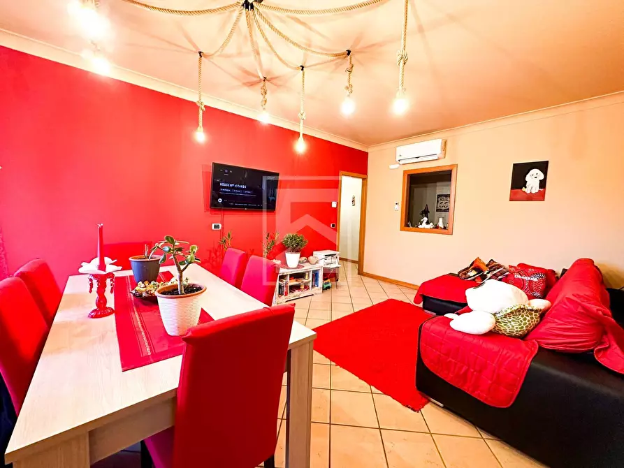 Immagine 3 di Appartamento in vendita  in Via Ugo Foscolo a Desenzano Del Garda