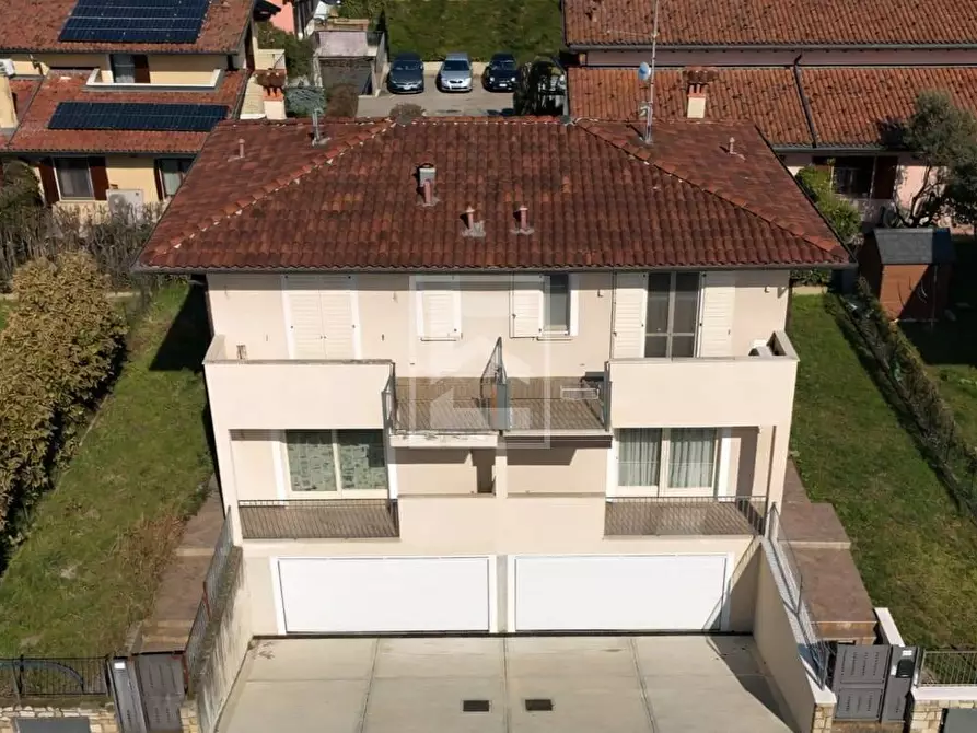 Immagine 1 di Casa semindipendente in vendita  in Via Valtenesi a Calvagese Della Riviera
