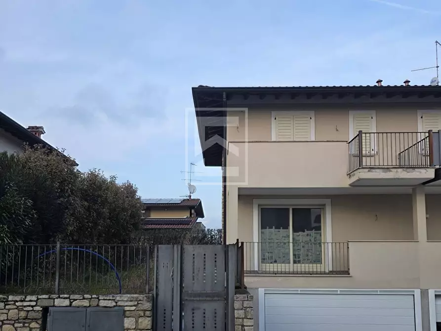 Immagine 3 di Casa semindipendente in vendita  in Via Valtenesi a Calvagese Della Riviera