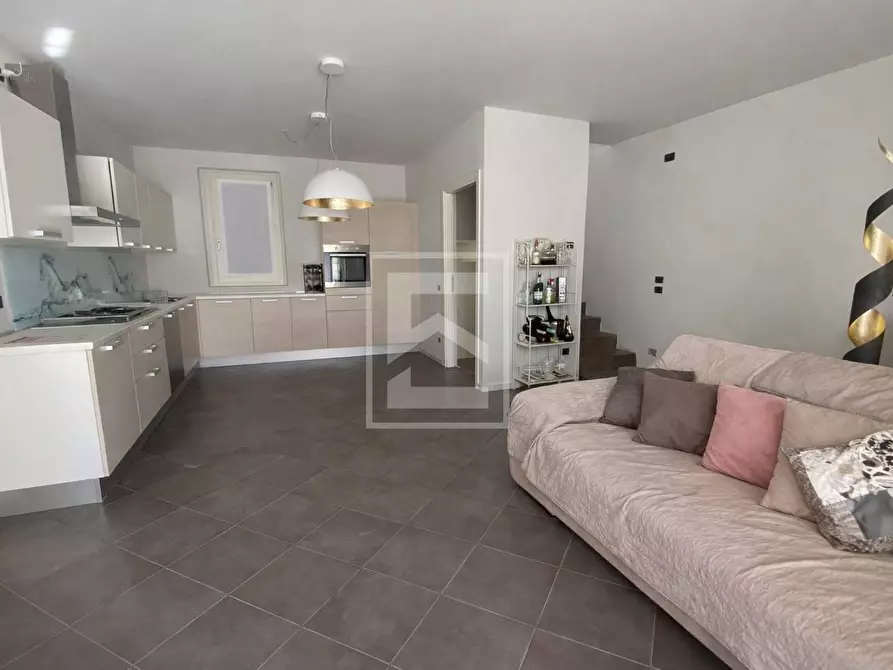 Immagine 6 di Casa semindipendente in vendita  in Via Valtenesi a Calvagese Della Riviera