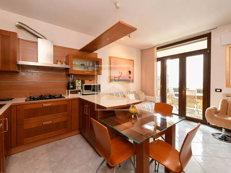 Immagine 2 di Appartamento in vendita  in via caravaggio 3 a Sirmione