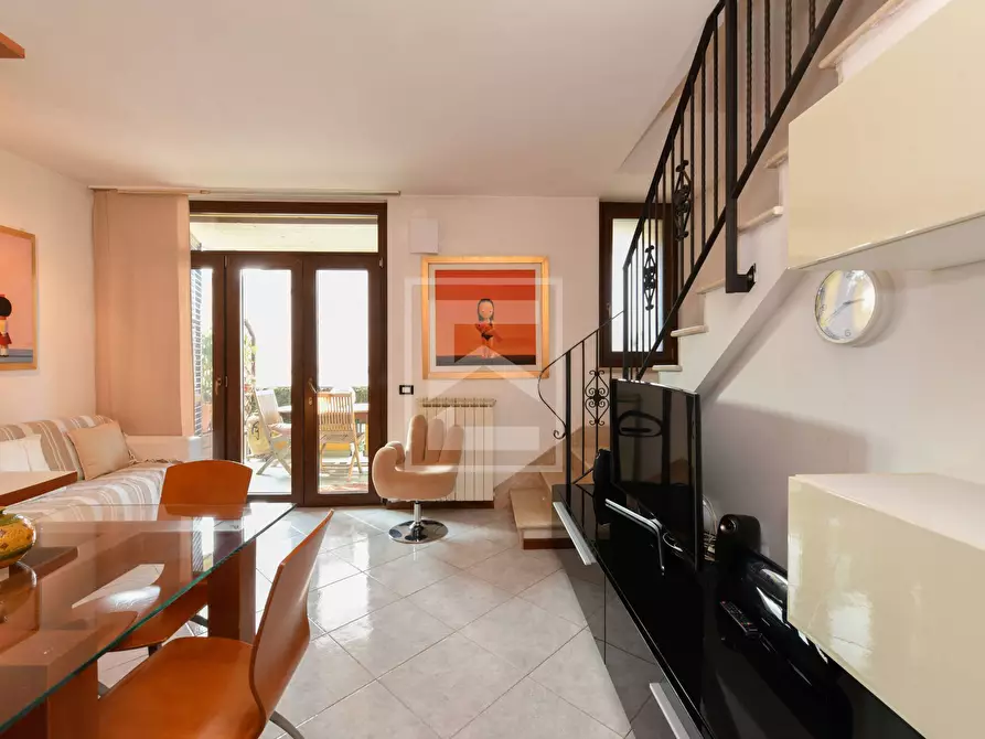 Immagine 3 di Appartamento in vendita  in via caravaggio 3 a Sirmione