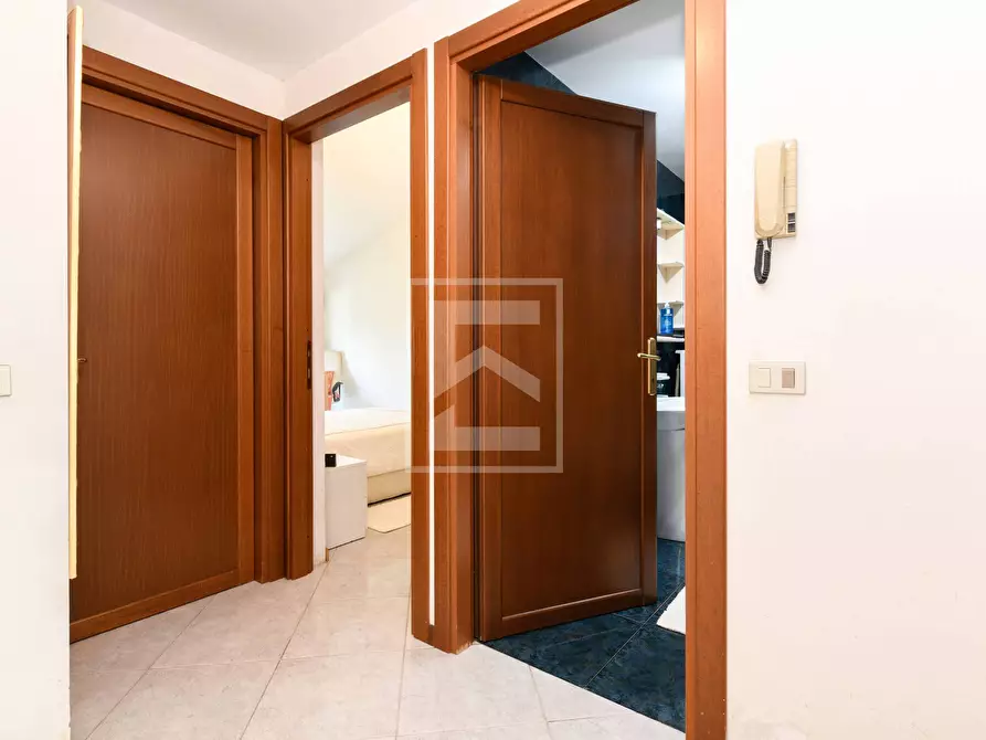 Immagine 14 di Appartamento in vendita  in via caravaggio 3 a Sirmione