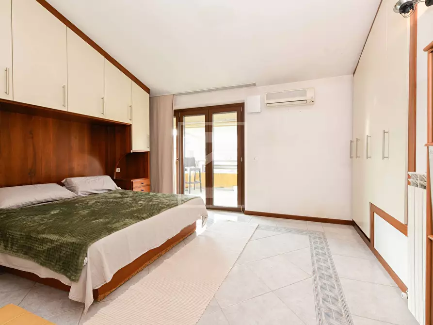 Immagine 15 di Appartamento in vendita  in via caravaggio 3 a Sirmione