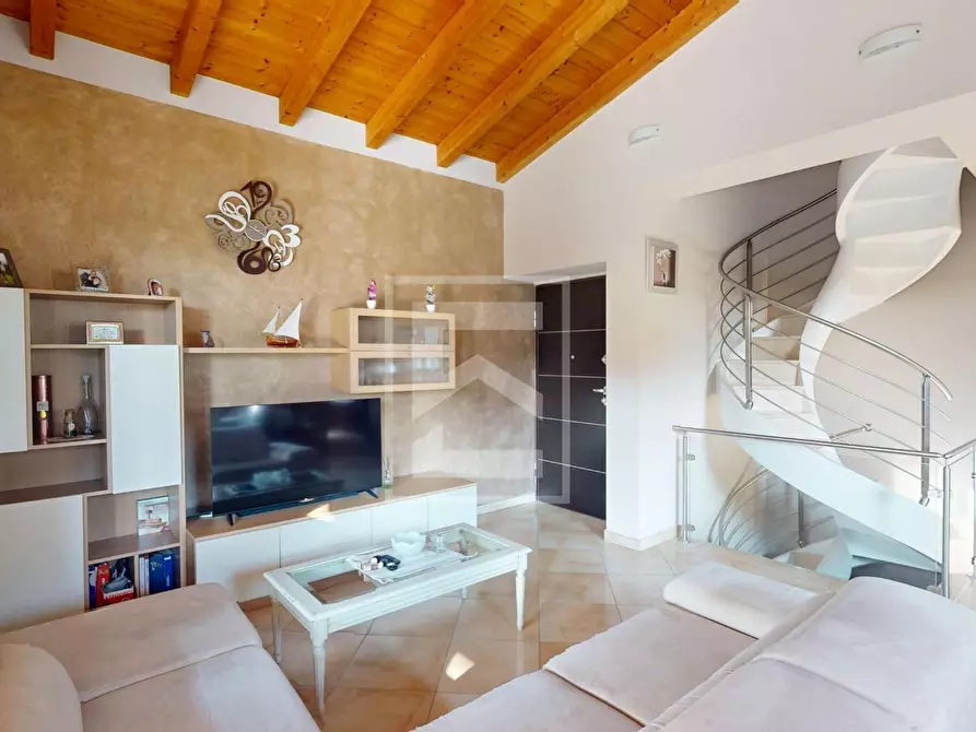 Immagine 10 di Villa in vendita  in via del Torchio 43 a Calvagese Della Riviera