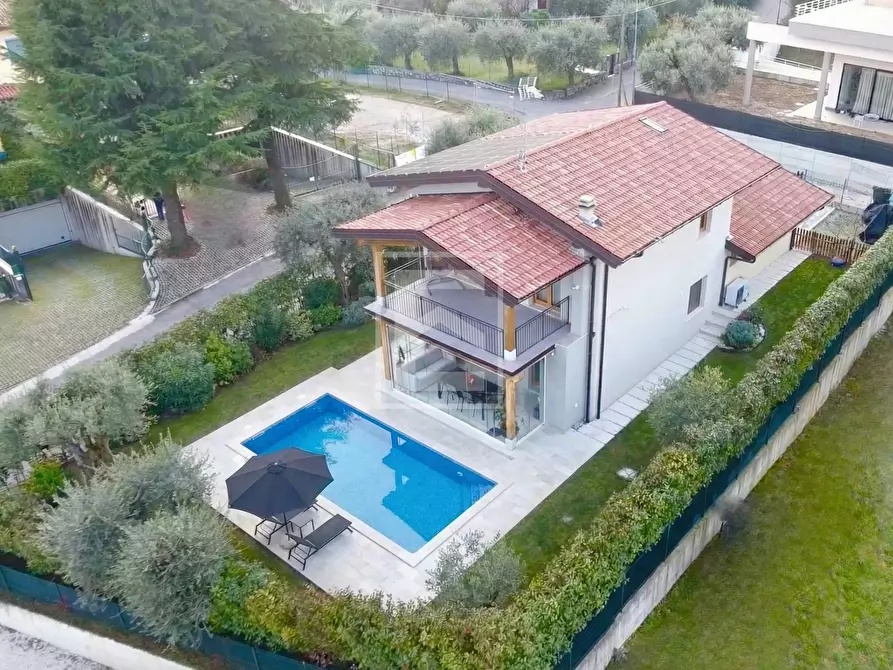 Immagine 1 di Villa in vendita  in Via Monte Saltarino a Soiano Del Lago