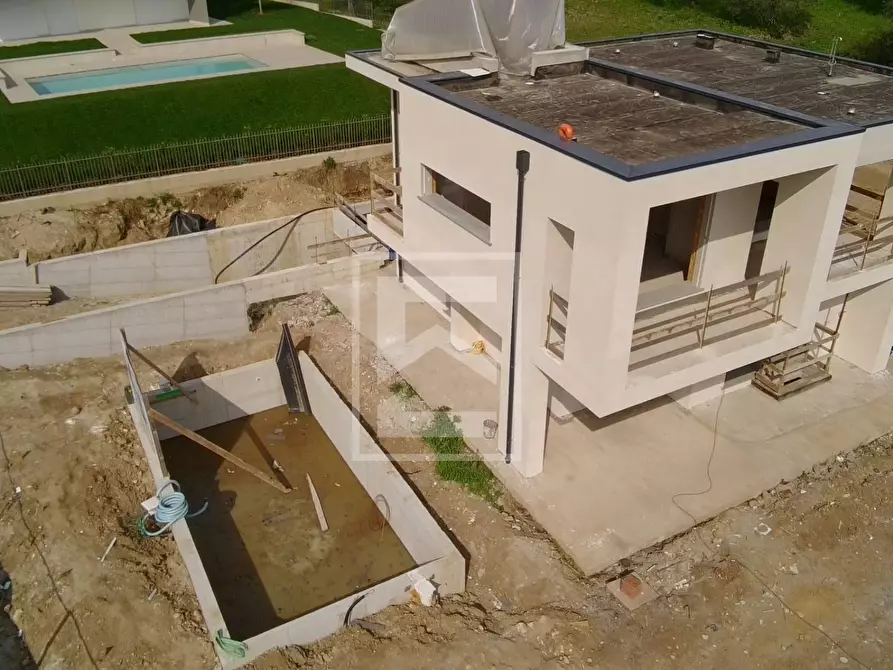 Immagine 6 di Villa in vendita  in via madonna a Moniga Del Garda