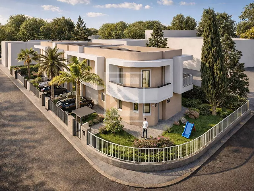 Immagine 5 di Casa semindipendente in vendita  in via frassino cm a Peschiera Del Garda