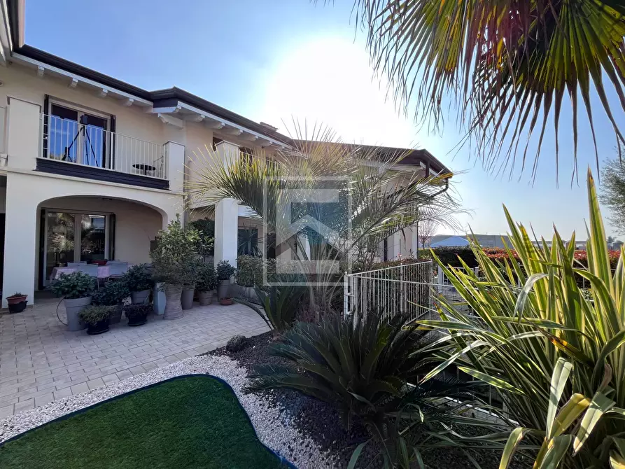 Immagine 1 di Villetta a schiera in vendita  in Via Cuccagna 13 a Lonato del Garda