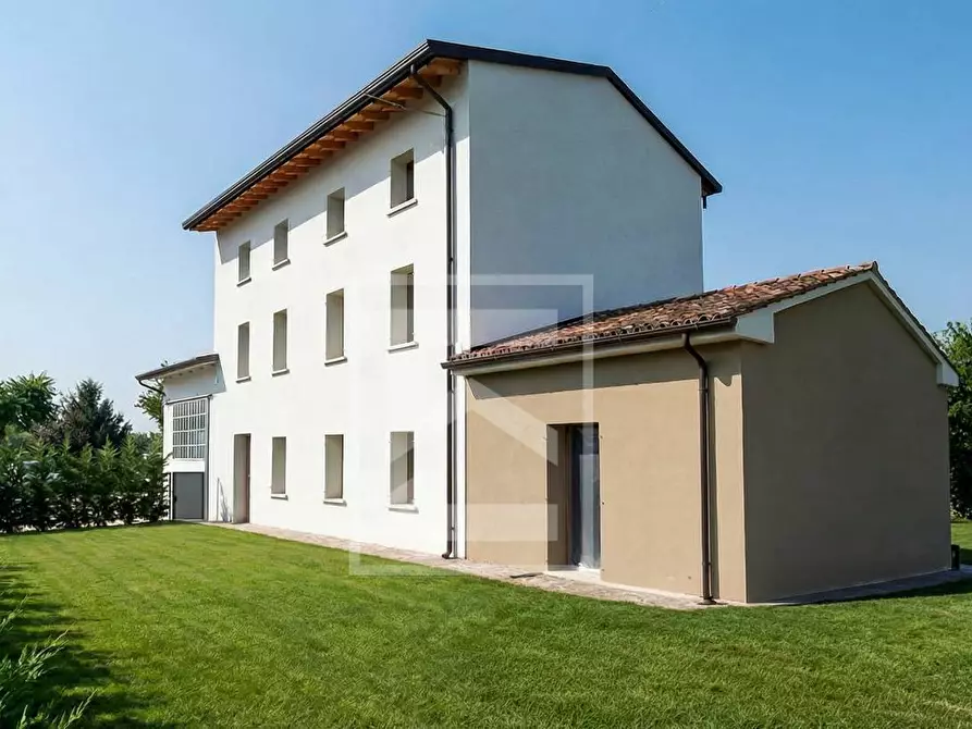 Immagine 1 di Casa indipendente in vendita  in Strada dei Colli Nord a Volta Mantovana