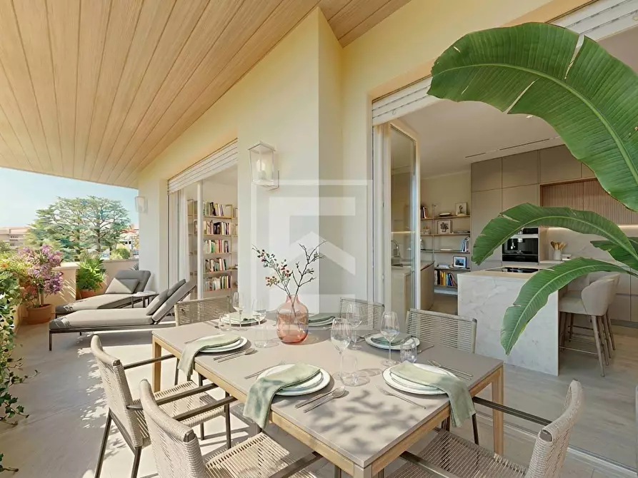 Immagine 1 di Attico in vendita  in Viale Motta a Desenzano Del Garda