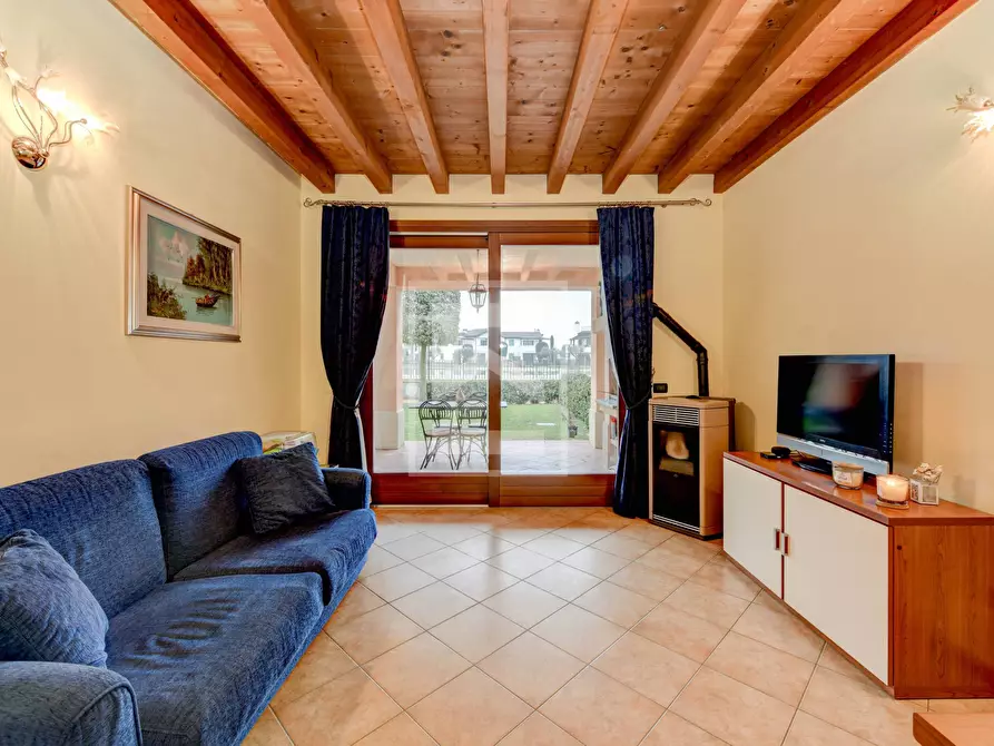 Immagine 5 di Appartamento in vendita  in Località Bassana a Peschiera Del Garda