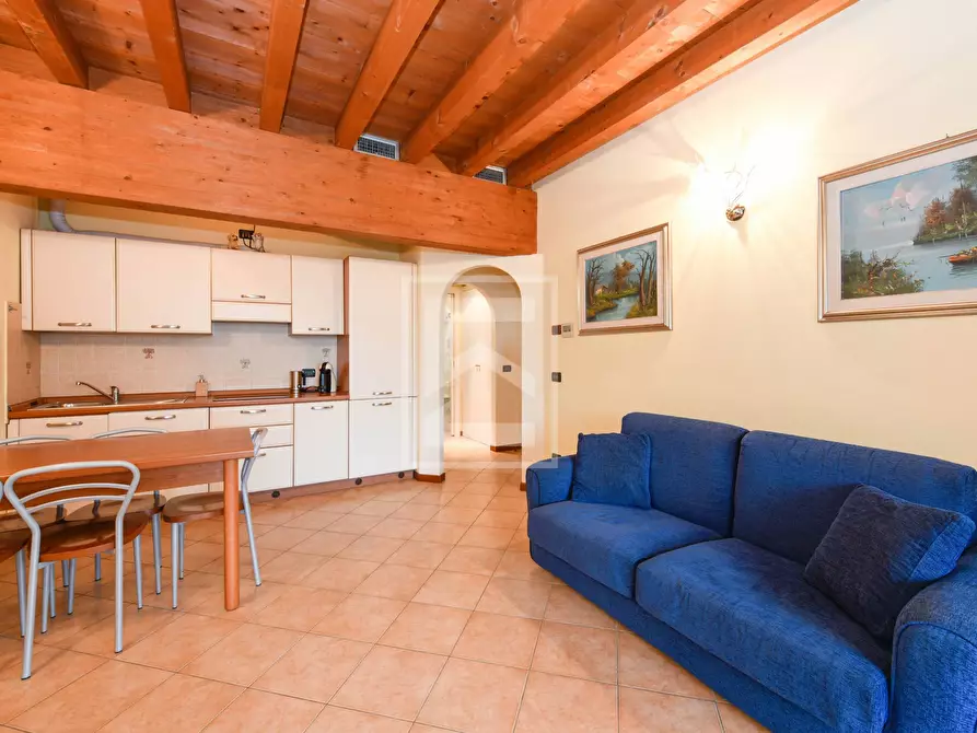 Immagine 8 di Appartamento in vendita  in Località Bassana a Peschiera Del Garda