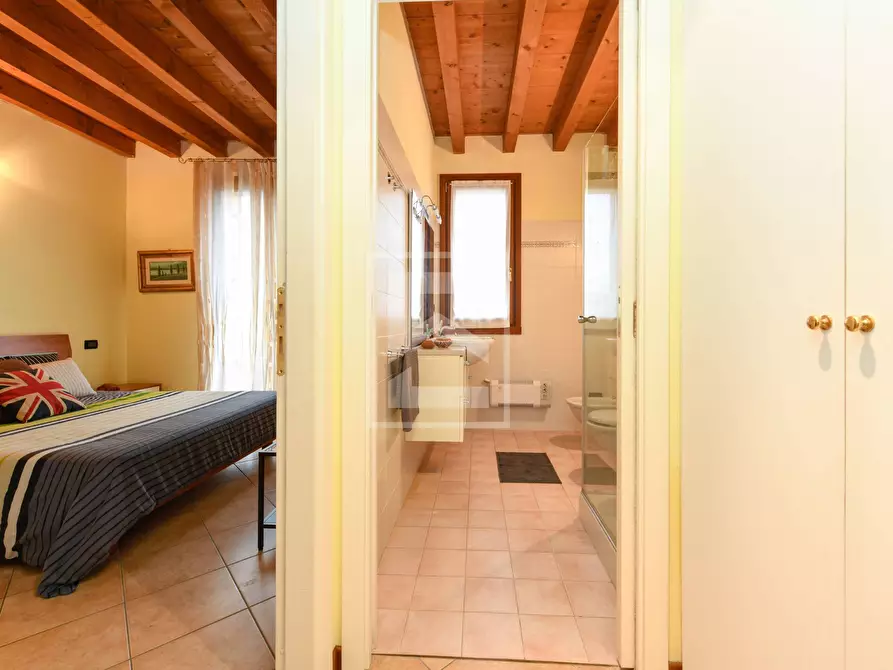 Immagine 18 di Appartamento in vendita  in Località Bassana a Peschiera Del Garda